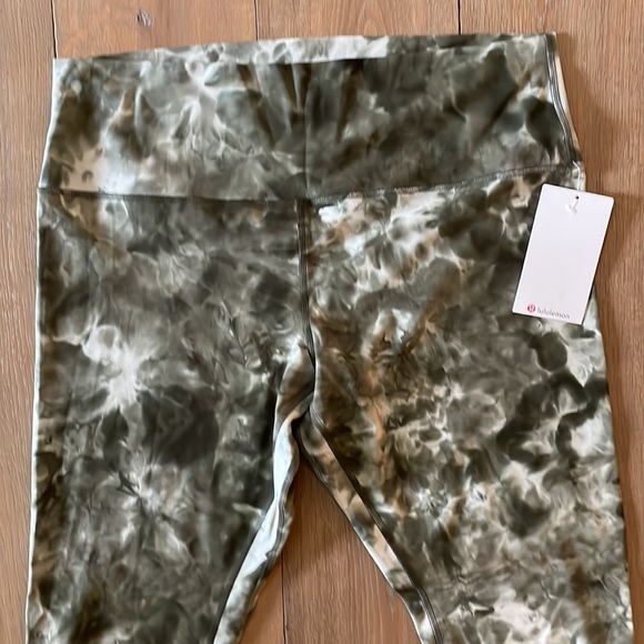 NWT Lululemon Align HR Pant 28"- size 18 - Picture 7 of 12